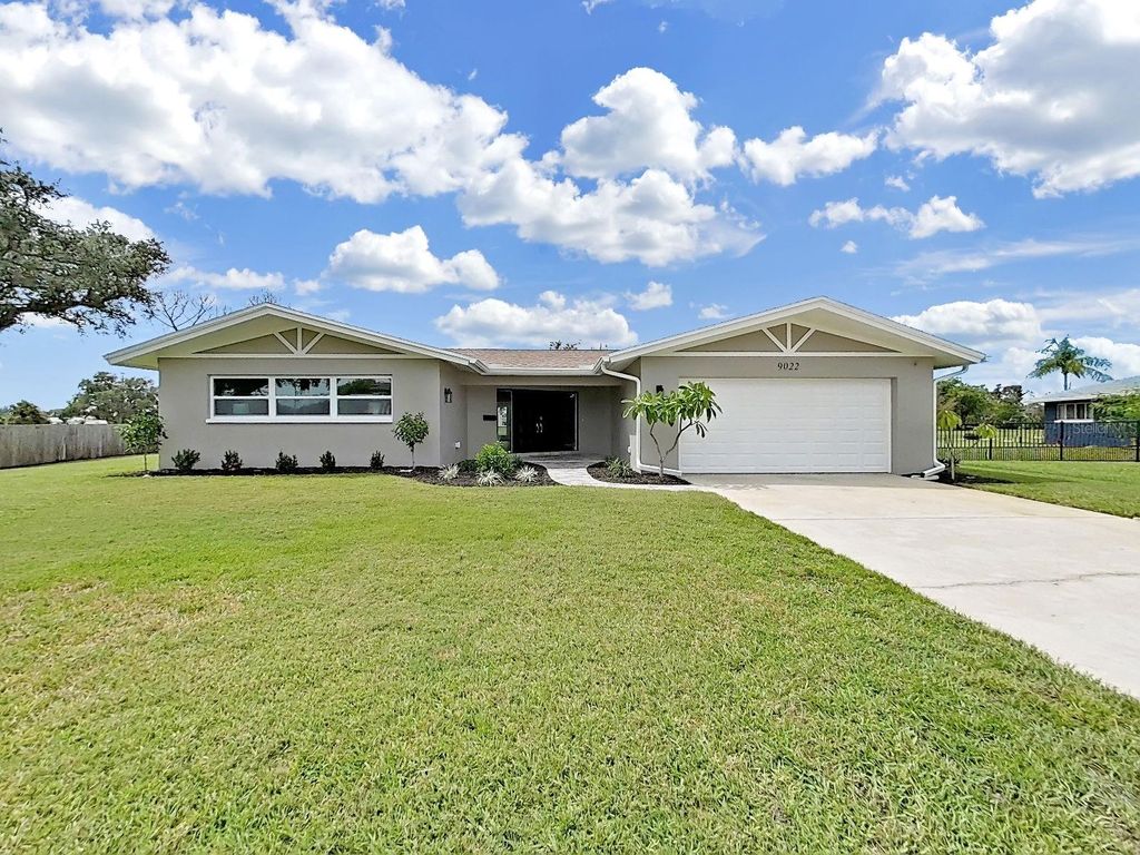 Photo of 9022 St Andrews Drive, Seminole, FL 33777 (MLS # TB8430946)