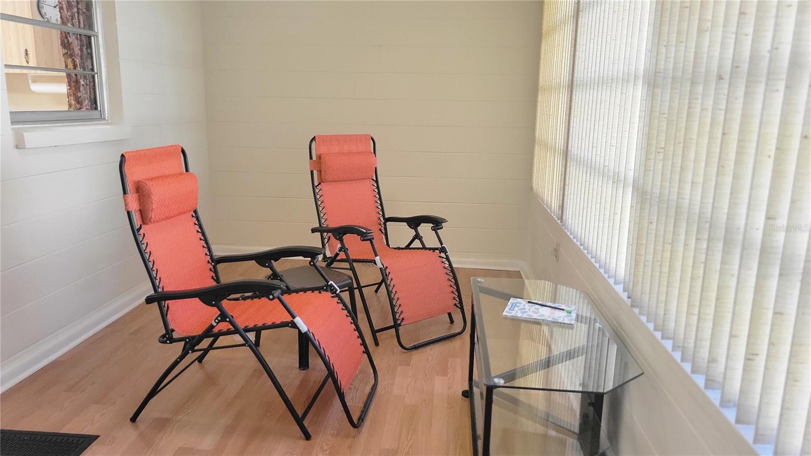 CIRCLE SQUARE WOODS - Residential