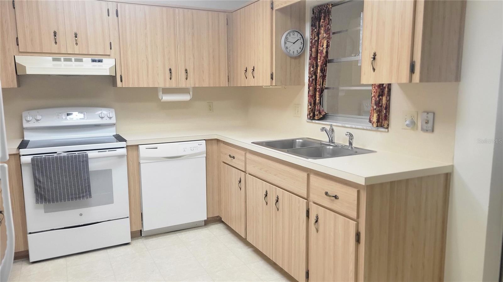 CIRCLE SQUARE WOODS - Residential