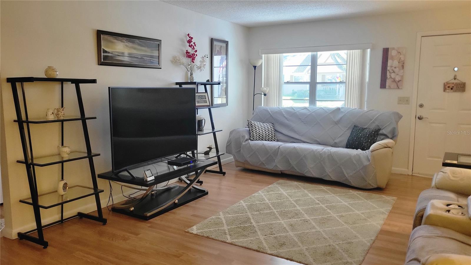 CIRCLE SQUARE WOODS - Residential