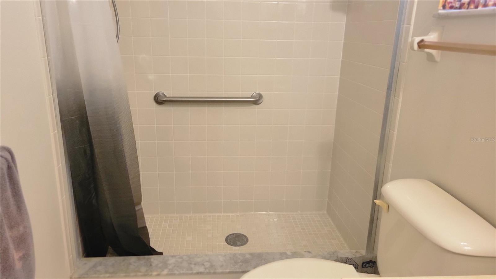 CIRCLE SQUARE WOODS - Residential