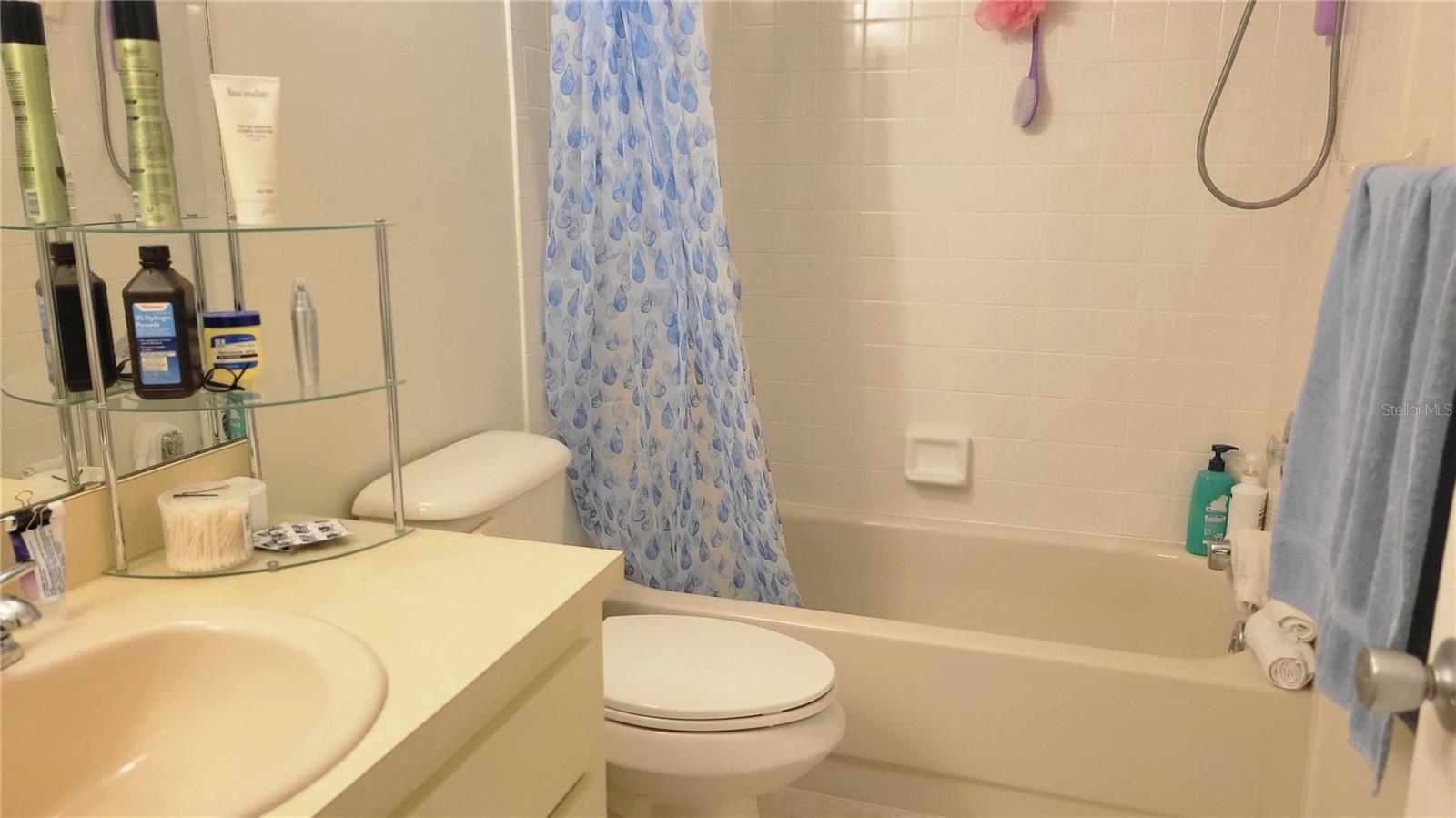 CIRCLE SQUARE WOODS - Residential