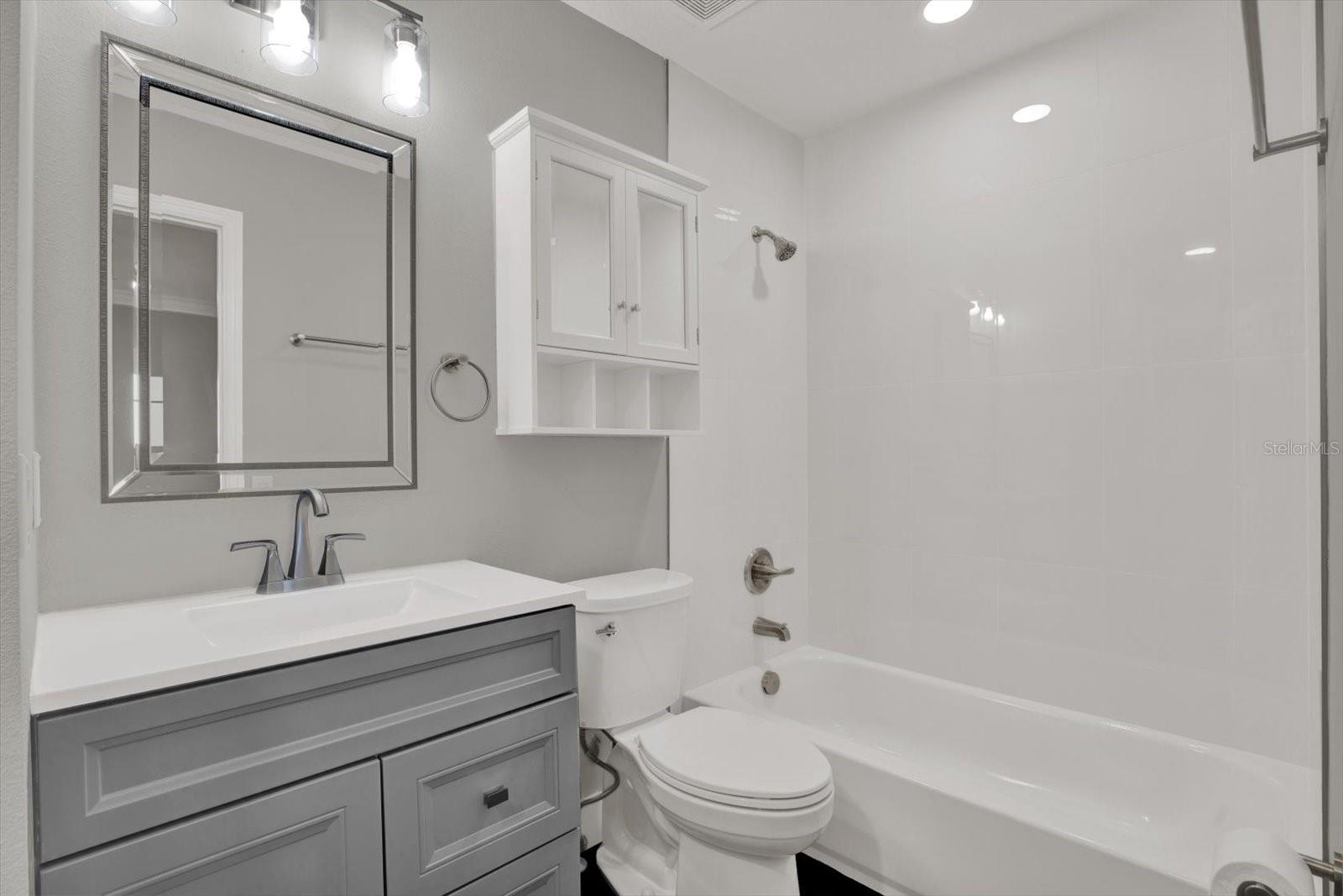 YARDARM CONDO PH I - Residential Lease