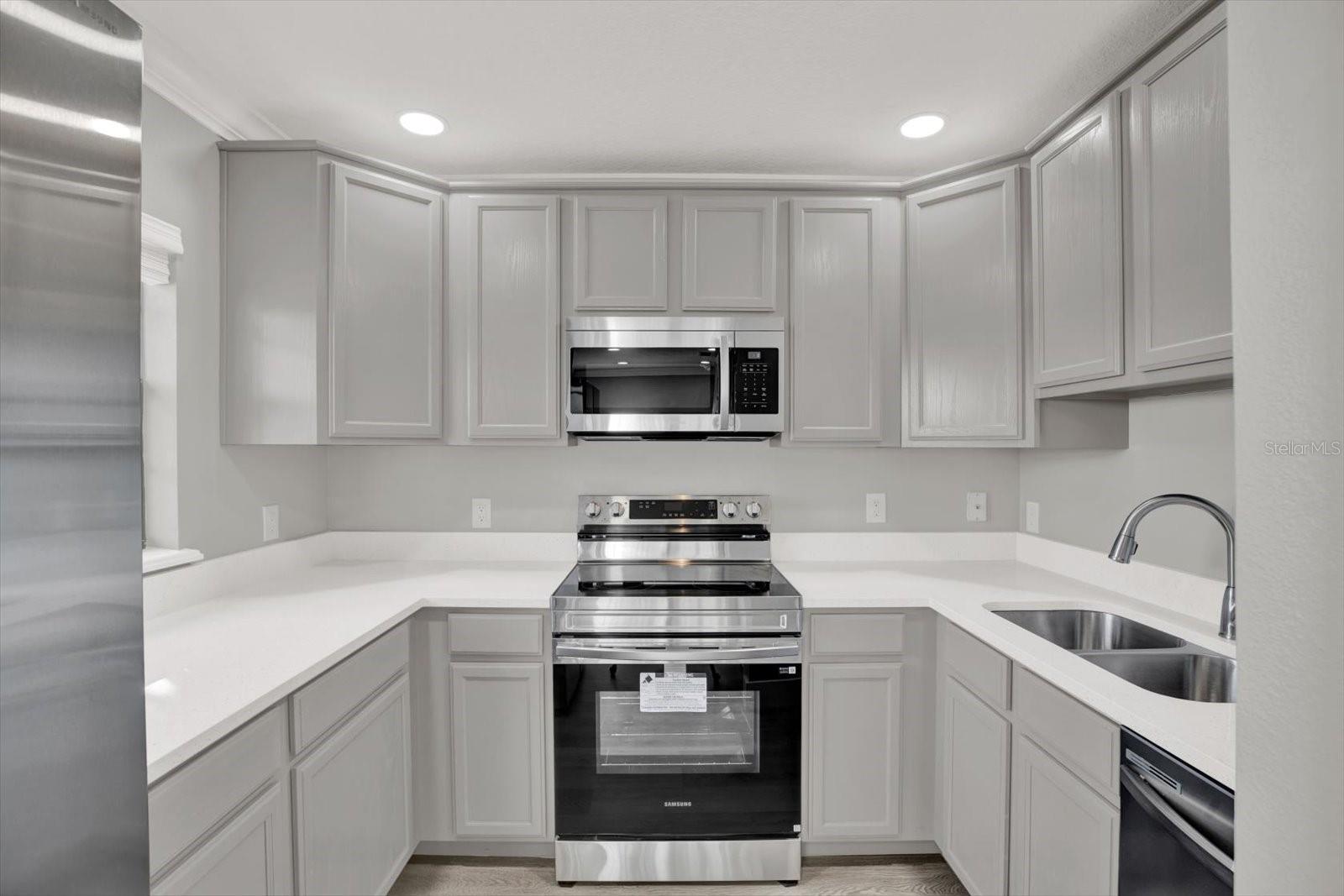 YARDARM CONDO PH I - Residential Lease