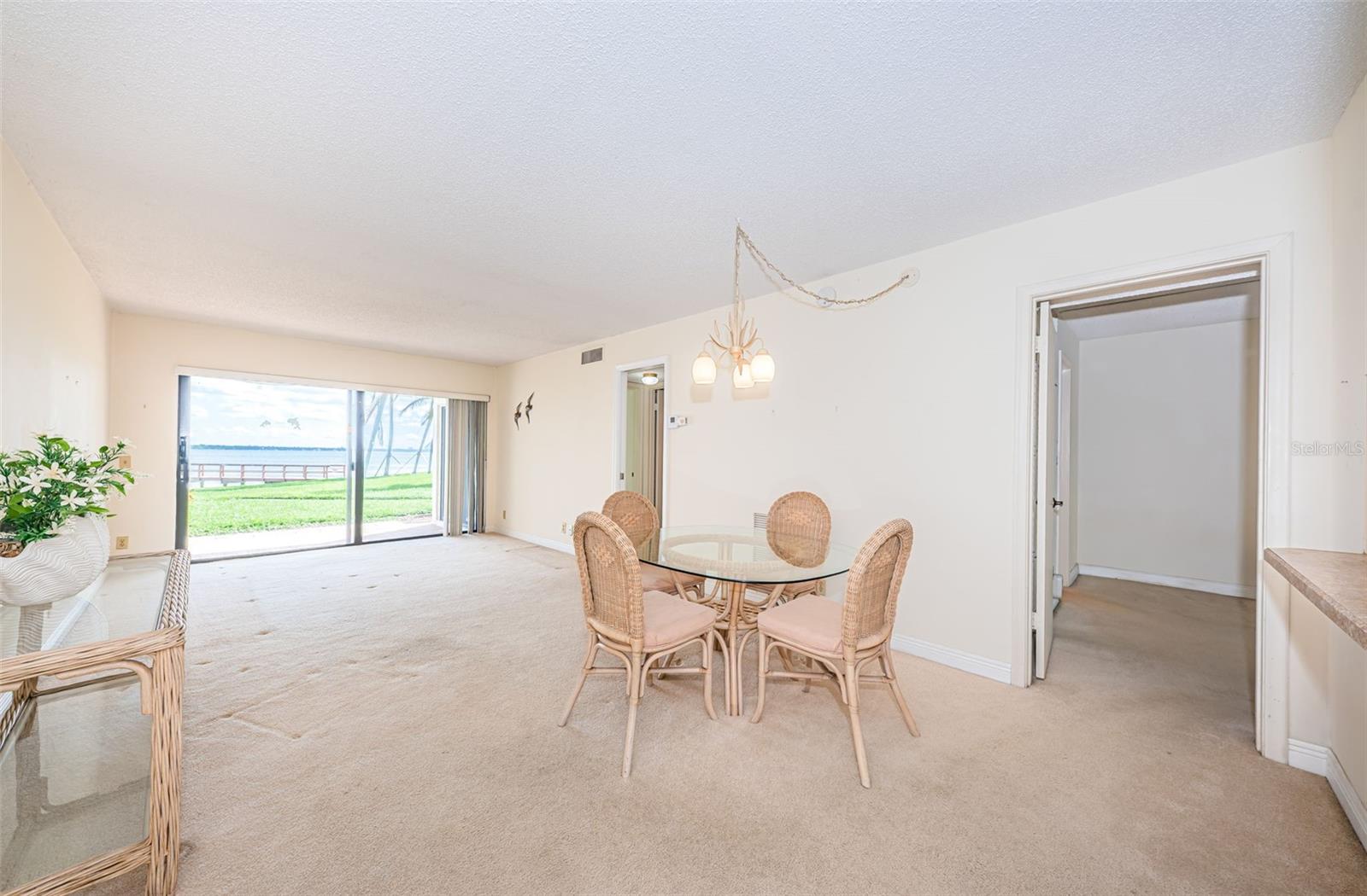 6211 SUN BOULEVARD 112