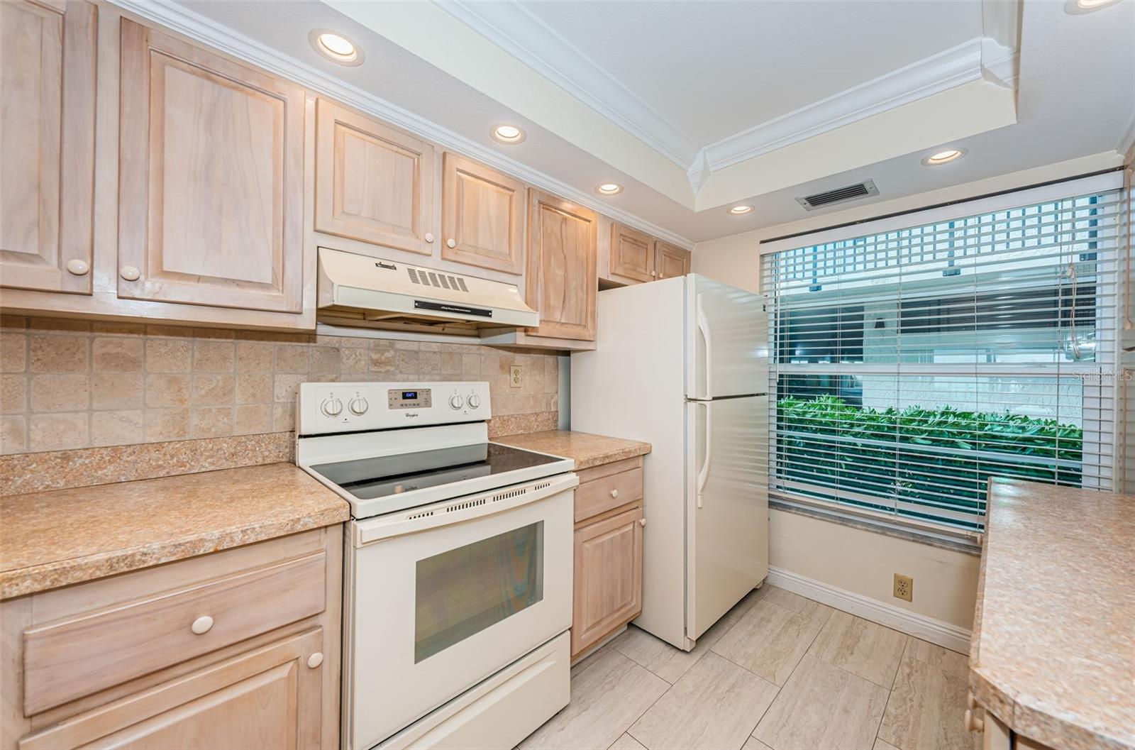6211 SUN BOULEVARD 112