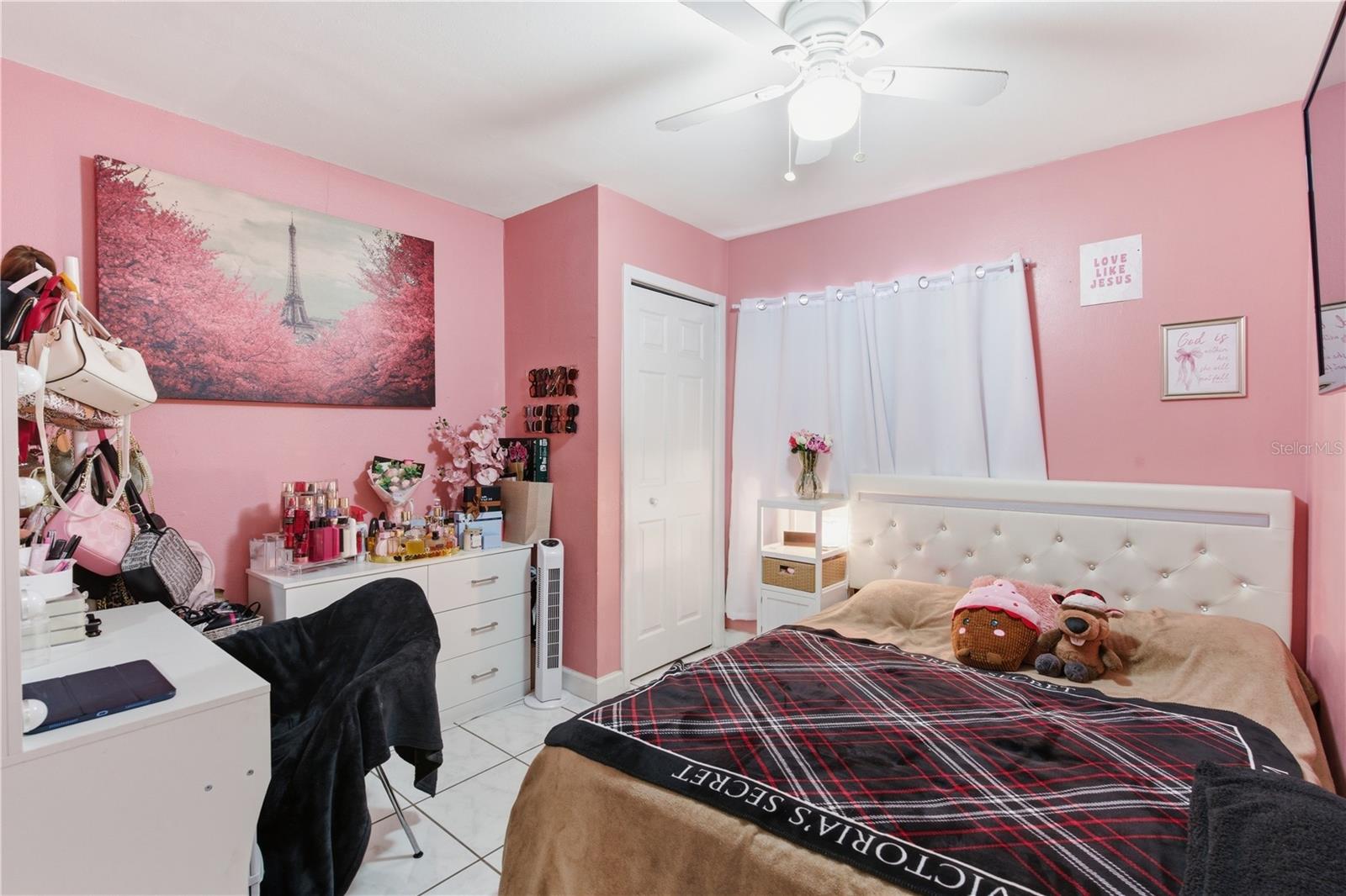 HOLIDAY VILLAGE SEC 3 - Residential