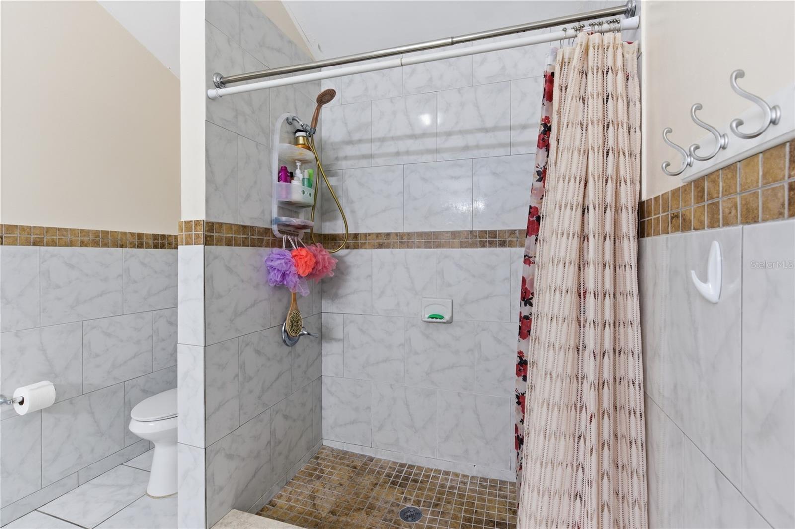 HOLIDAY VILLAGE SEC 3 - Residential