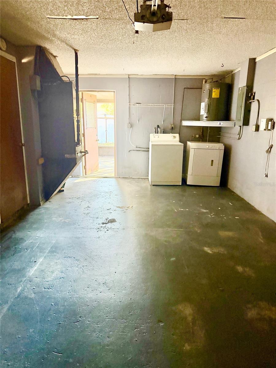 LAKEWOOD ESTATES - Residential