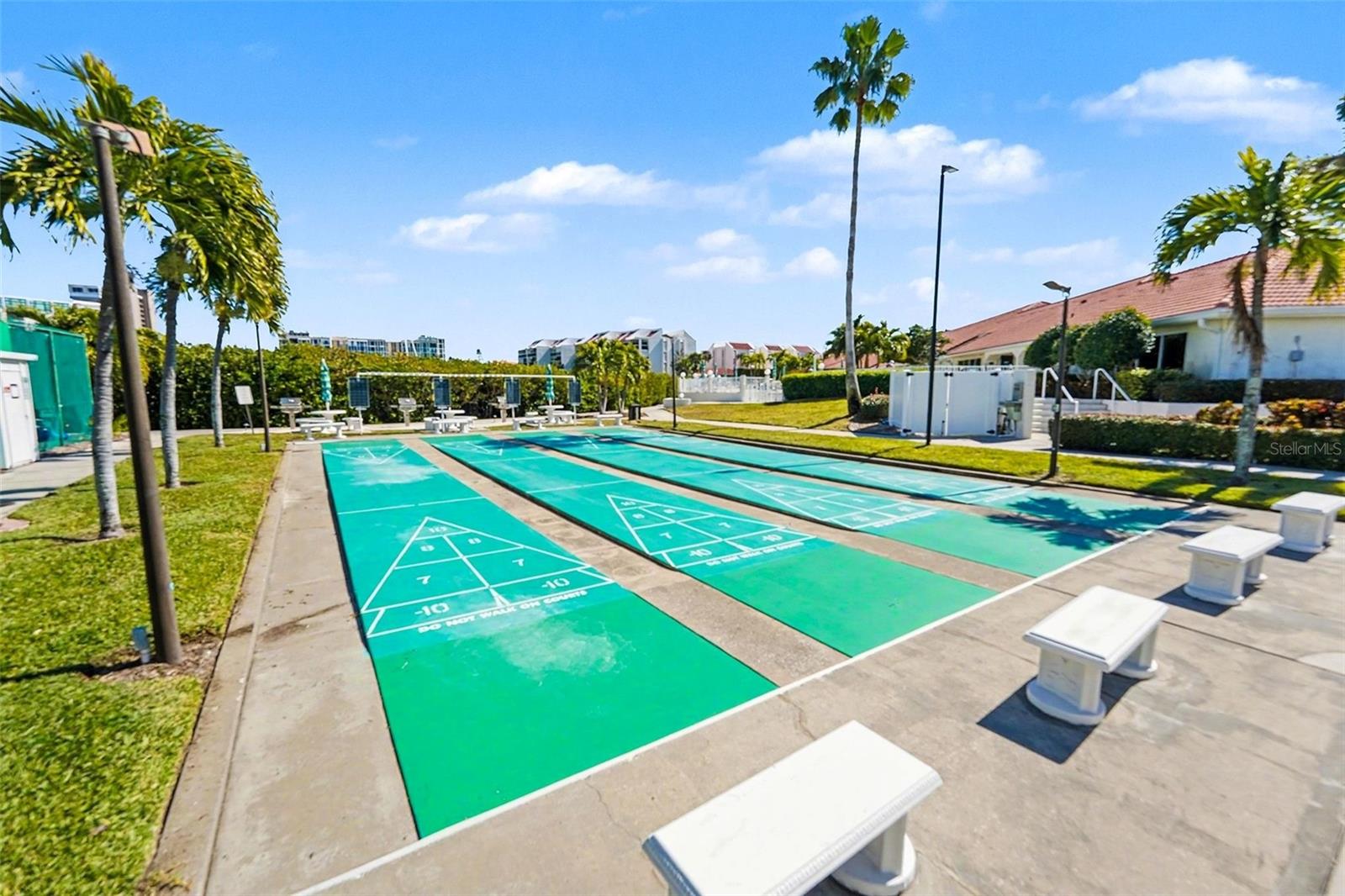 CORAL POINTE - Residential