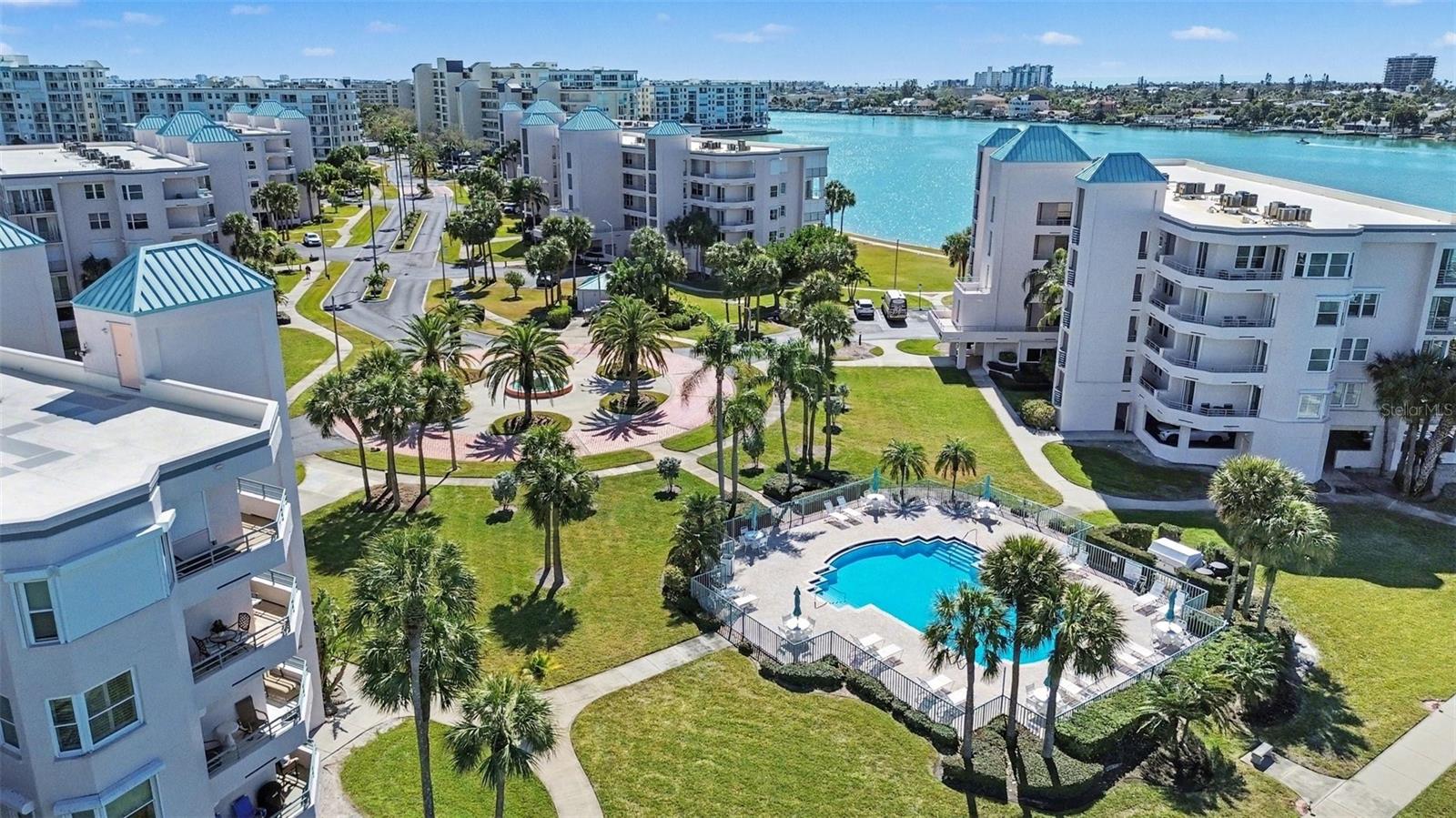 CORAL POINTE - Residential