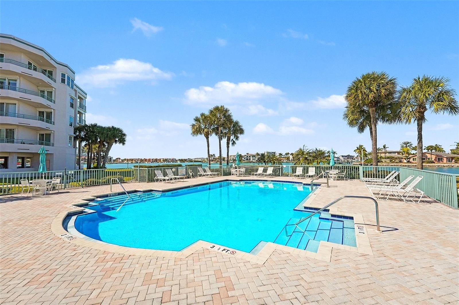 CORAL POINTE - Residential