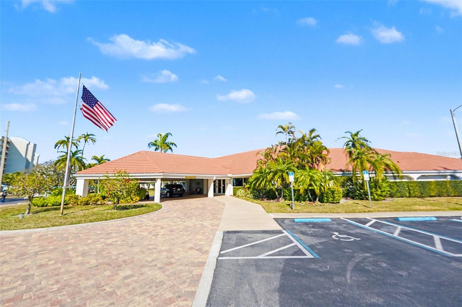 CORAL POINTE - Residential