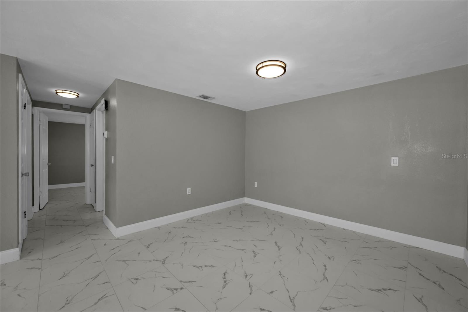 COLONIAL HILLS - Residential