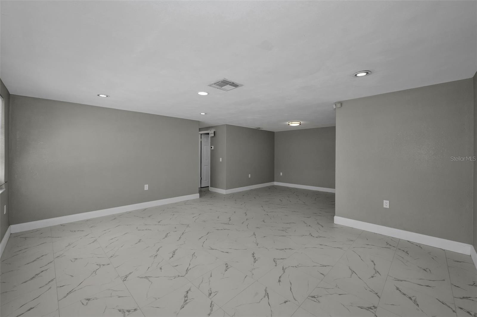 COLONIAL HILLS - Residential