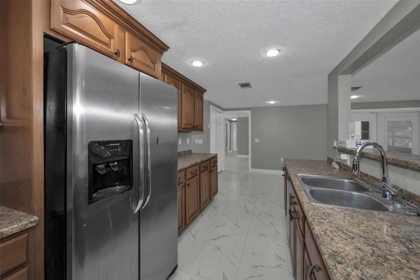 COLONIAL HILLS - Residential