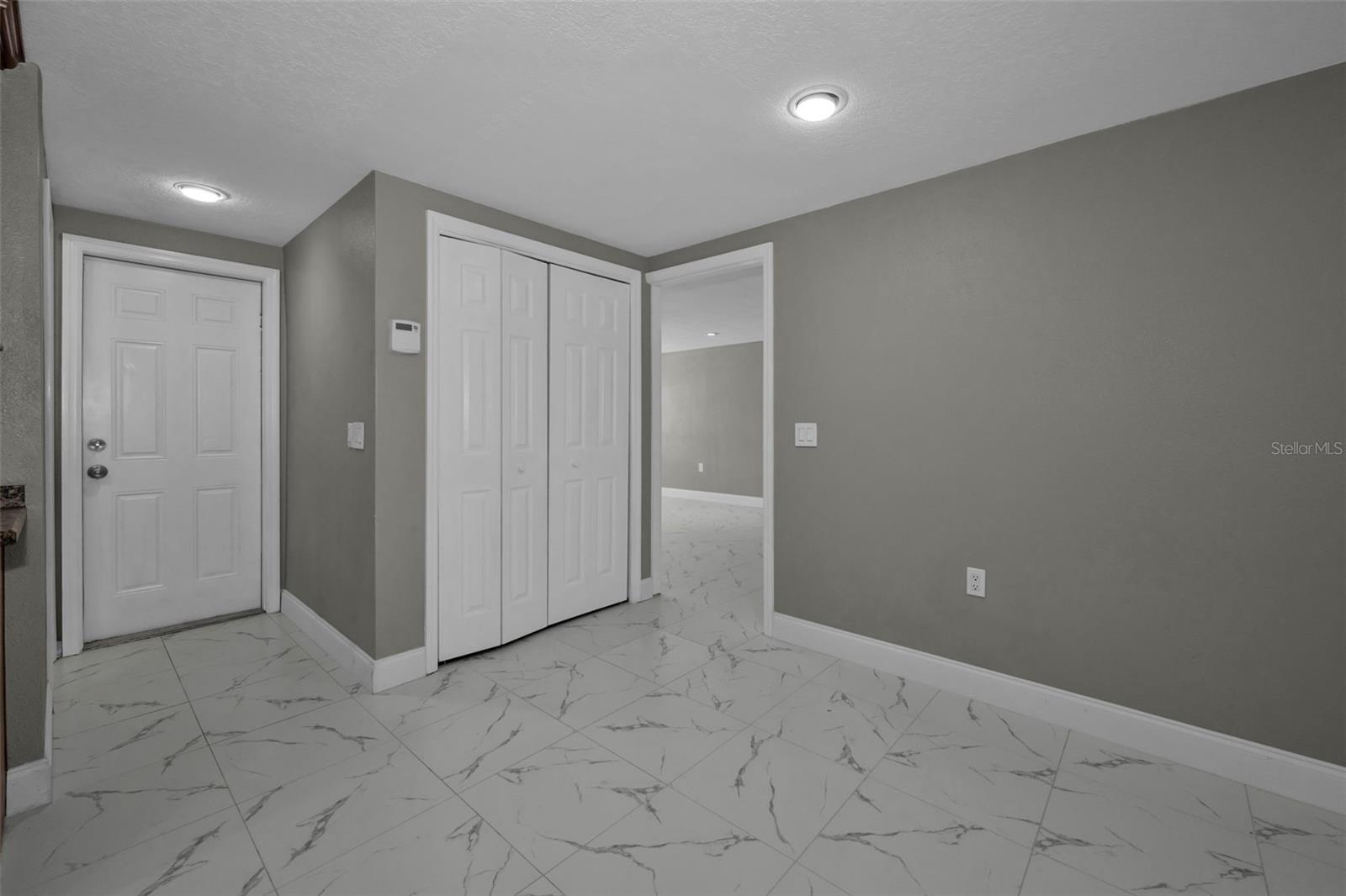 COLONIAL HILLS - Residential