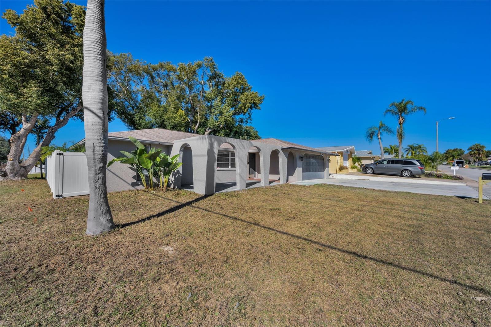 COLONIAL HILLS - Residential