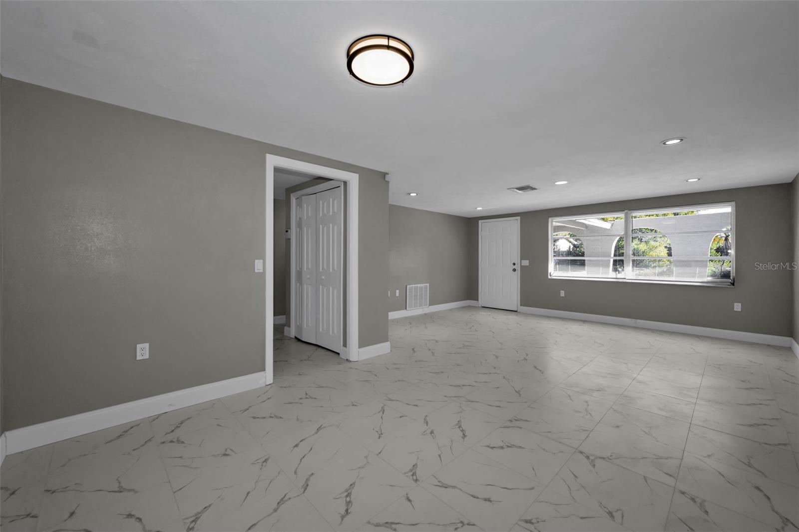 COLONIAL HILLS - Residential