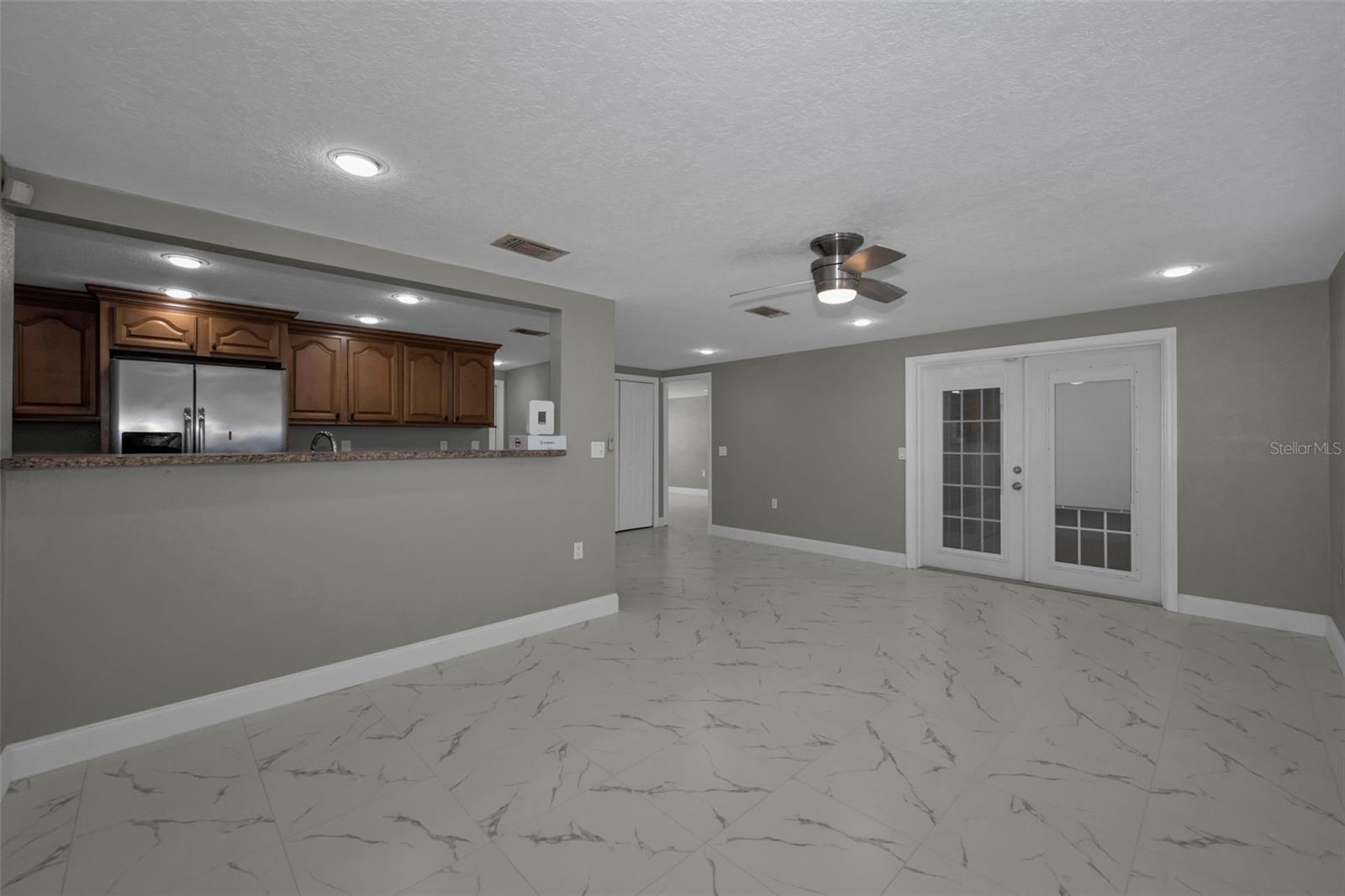 COLONIAL HILLS - Residential