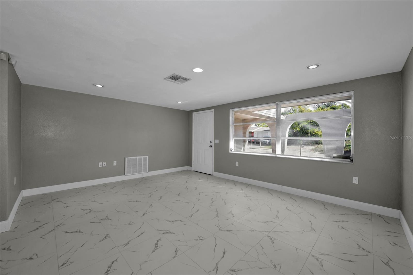 COLONIAL HILLS - Residential