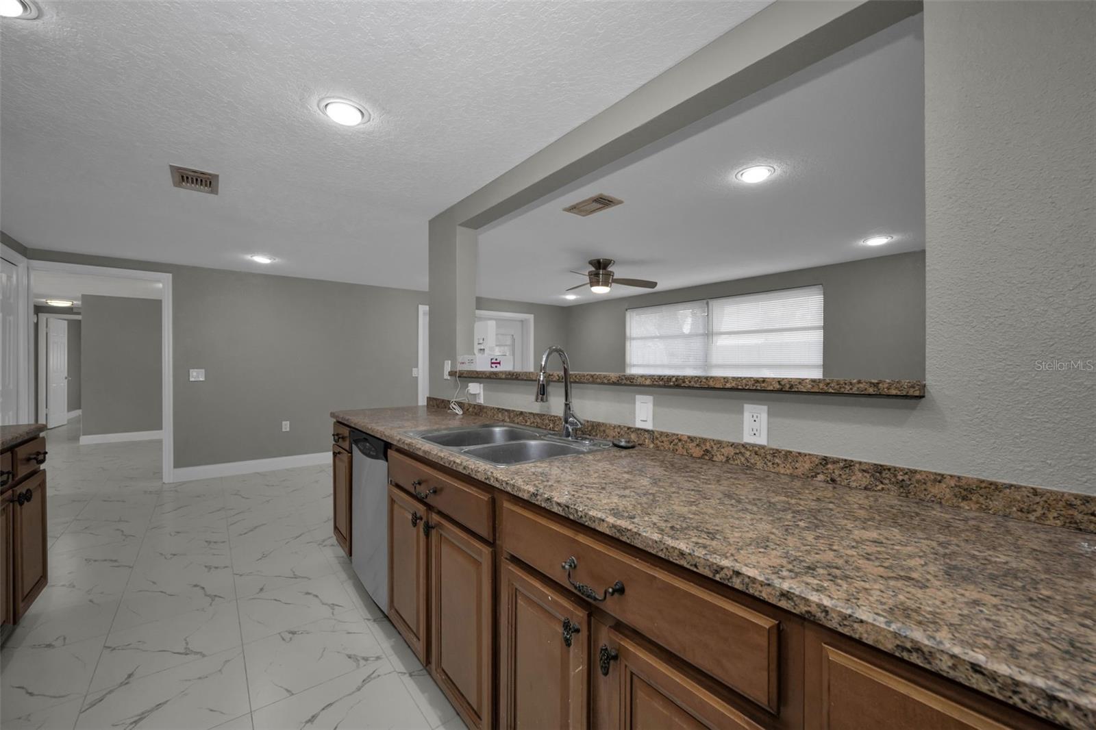 COLONIAL HILLS - Residential