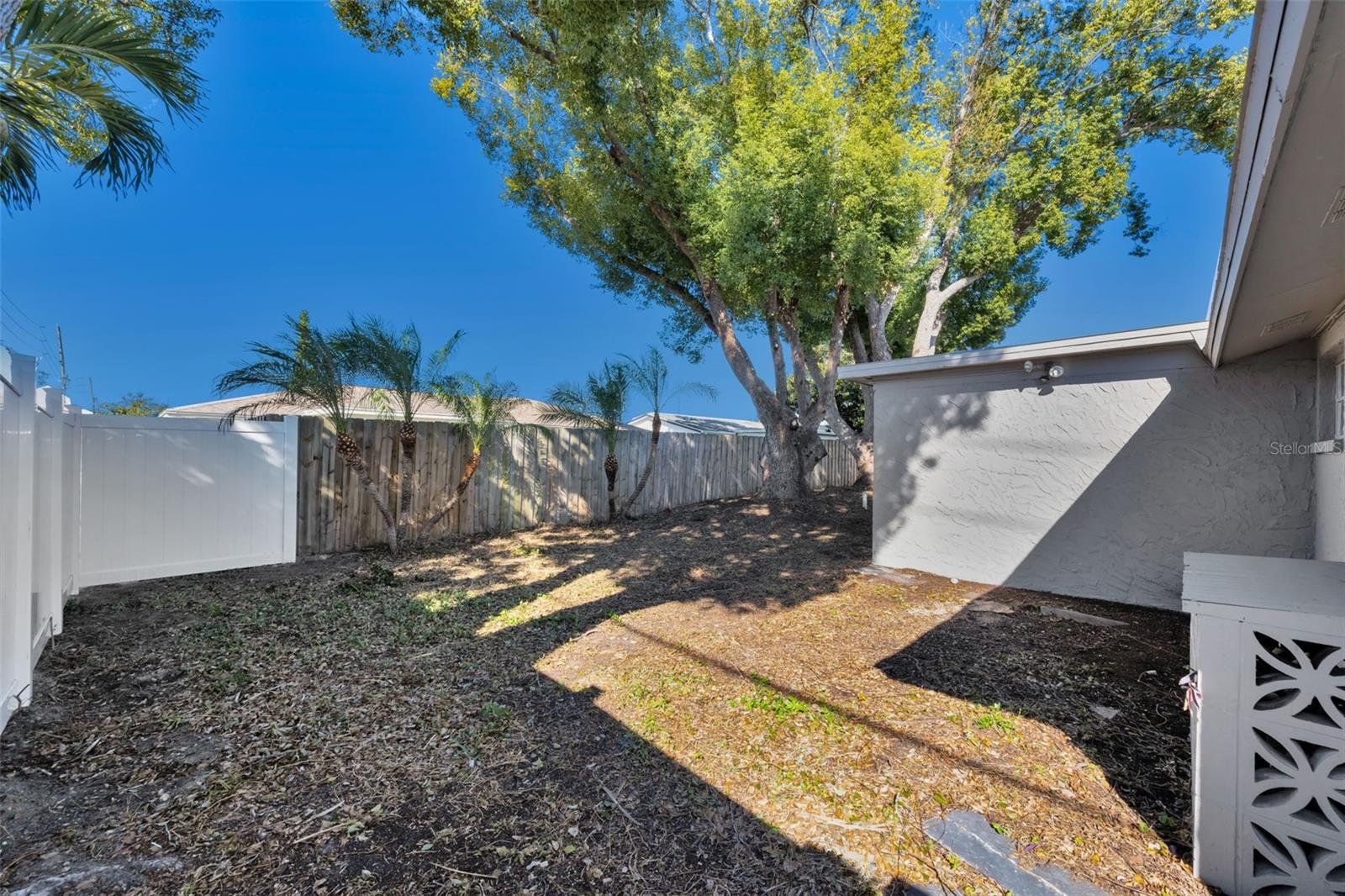 COLONIAL HILLS - Residential