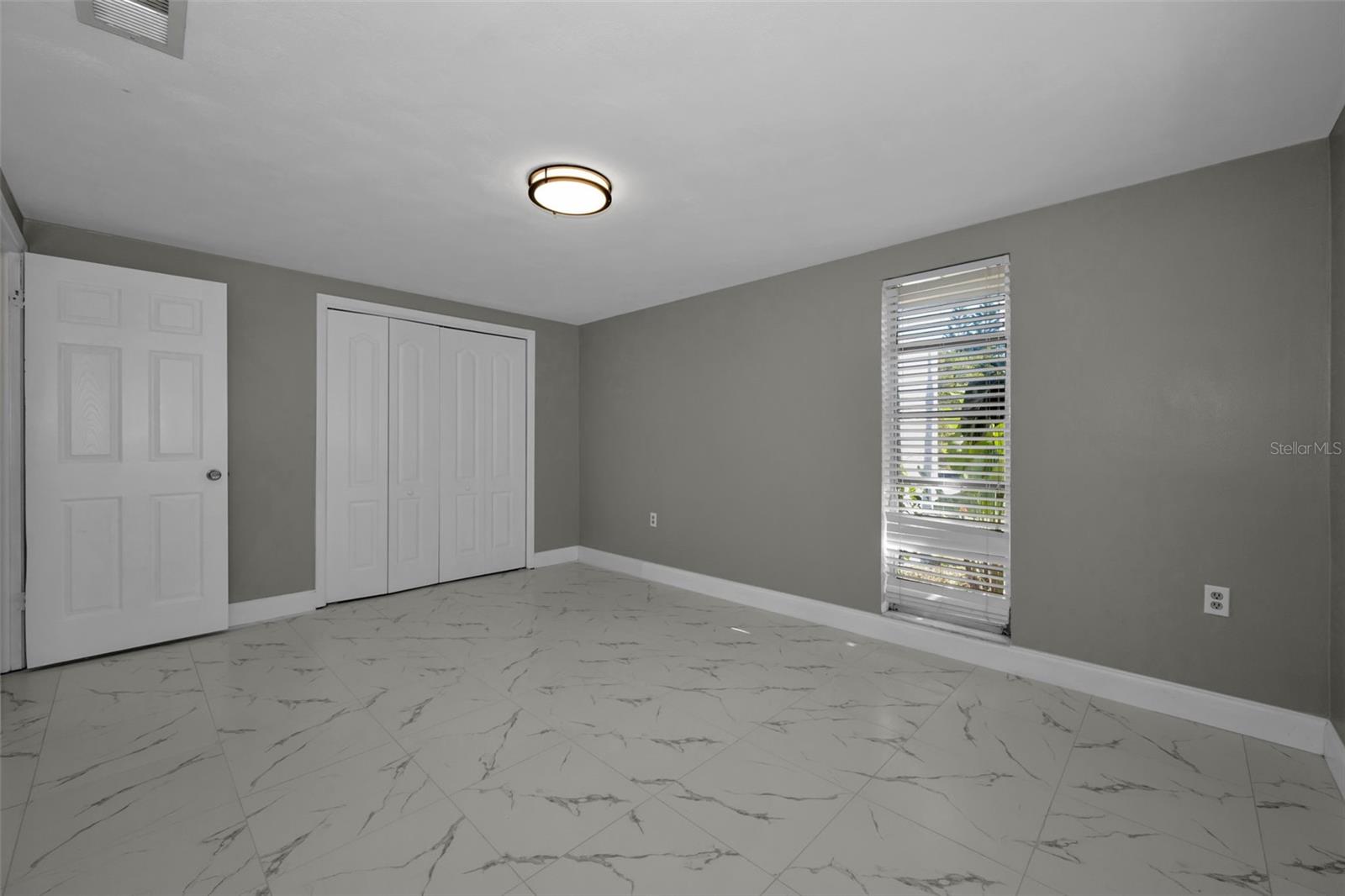 COLONIAL HILLS - Residential