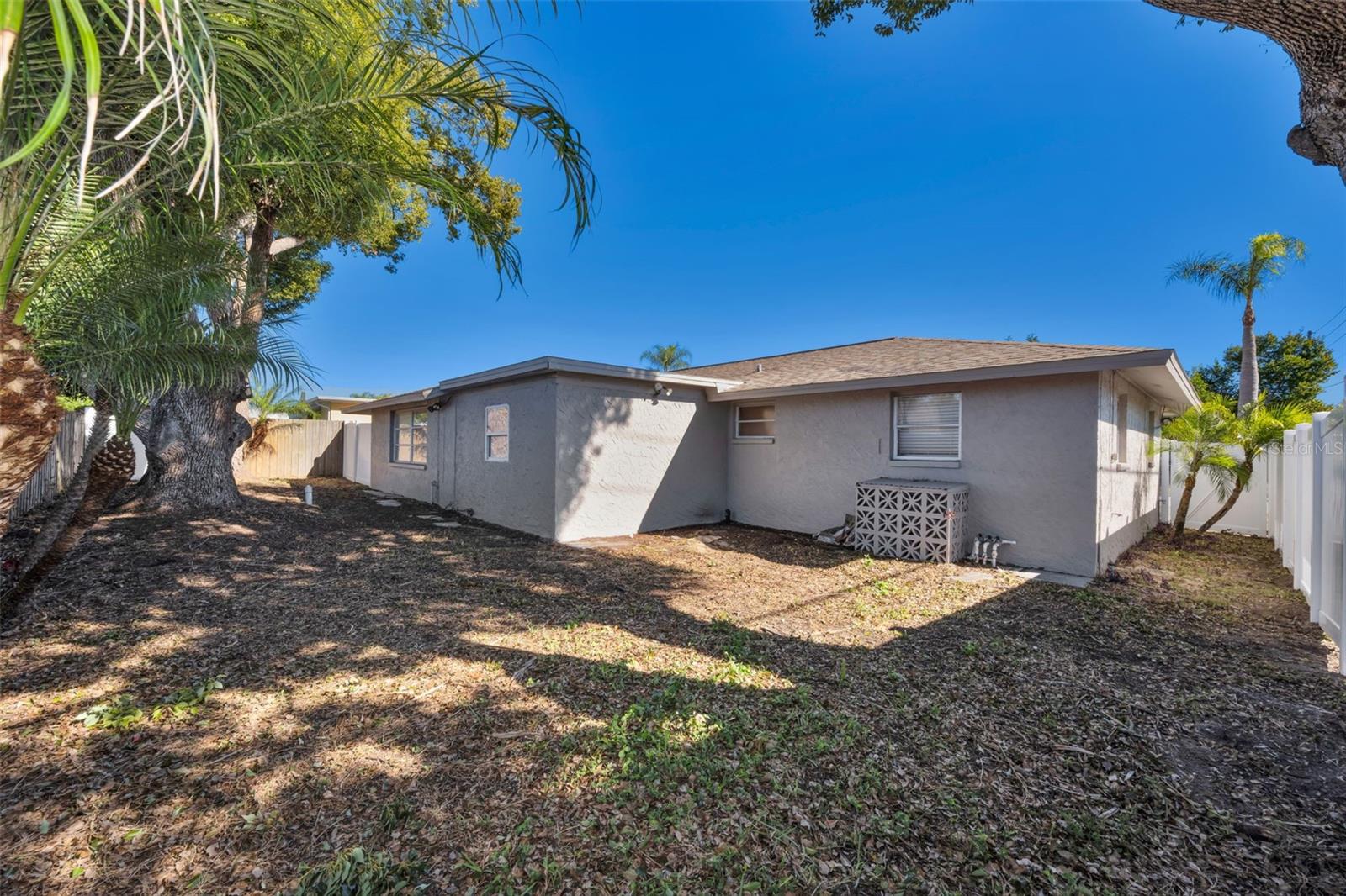 COLONIAL HILLS - Residential