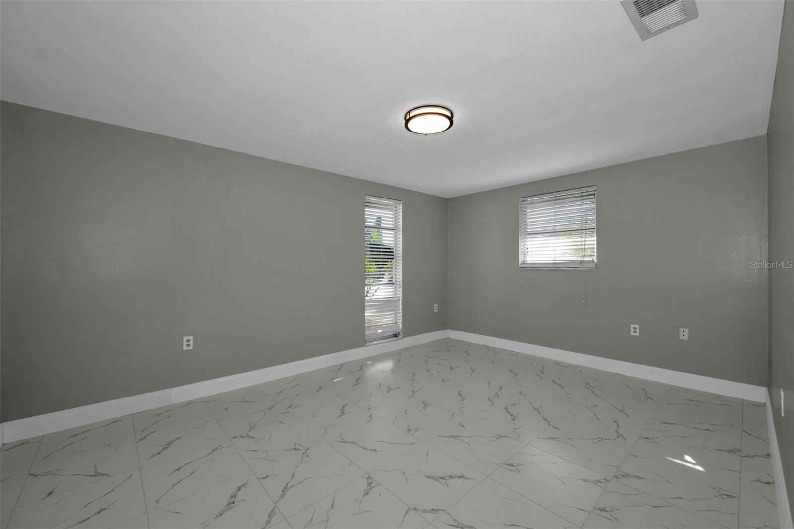 COLONIAL HILLS - Residential