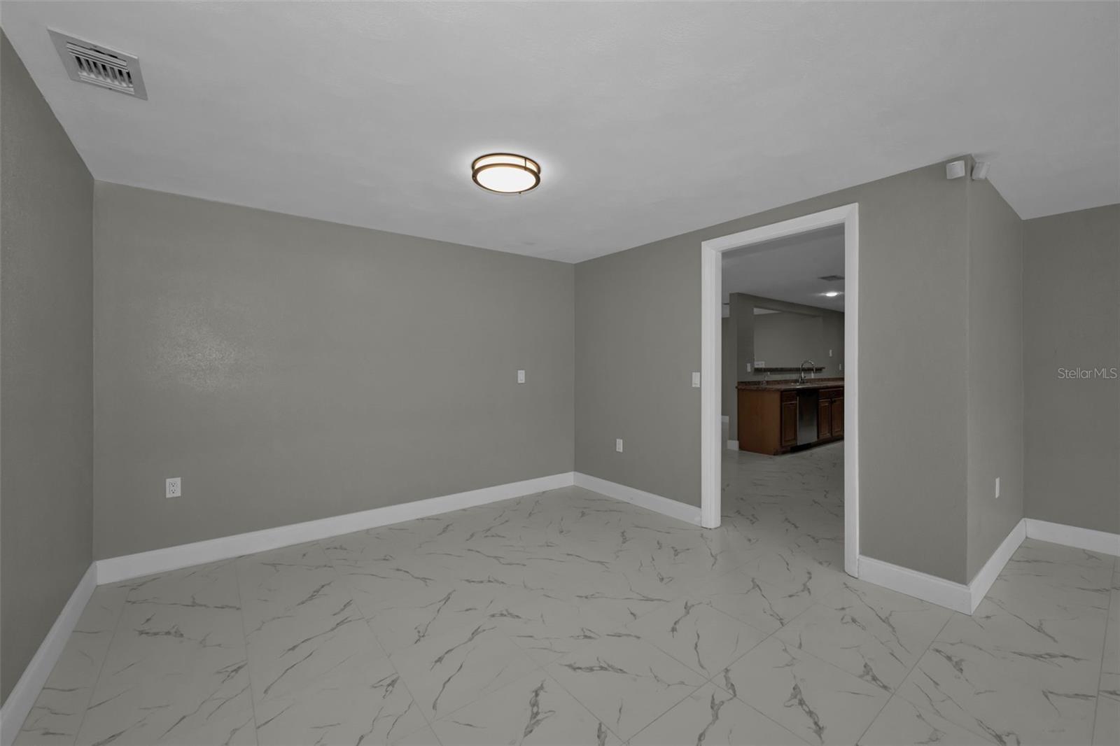 COLONIAL HILLS - Residential