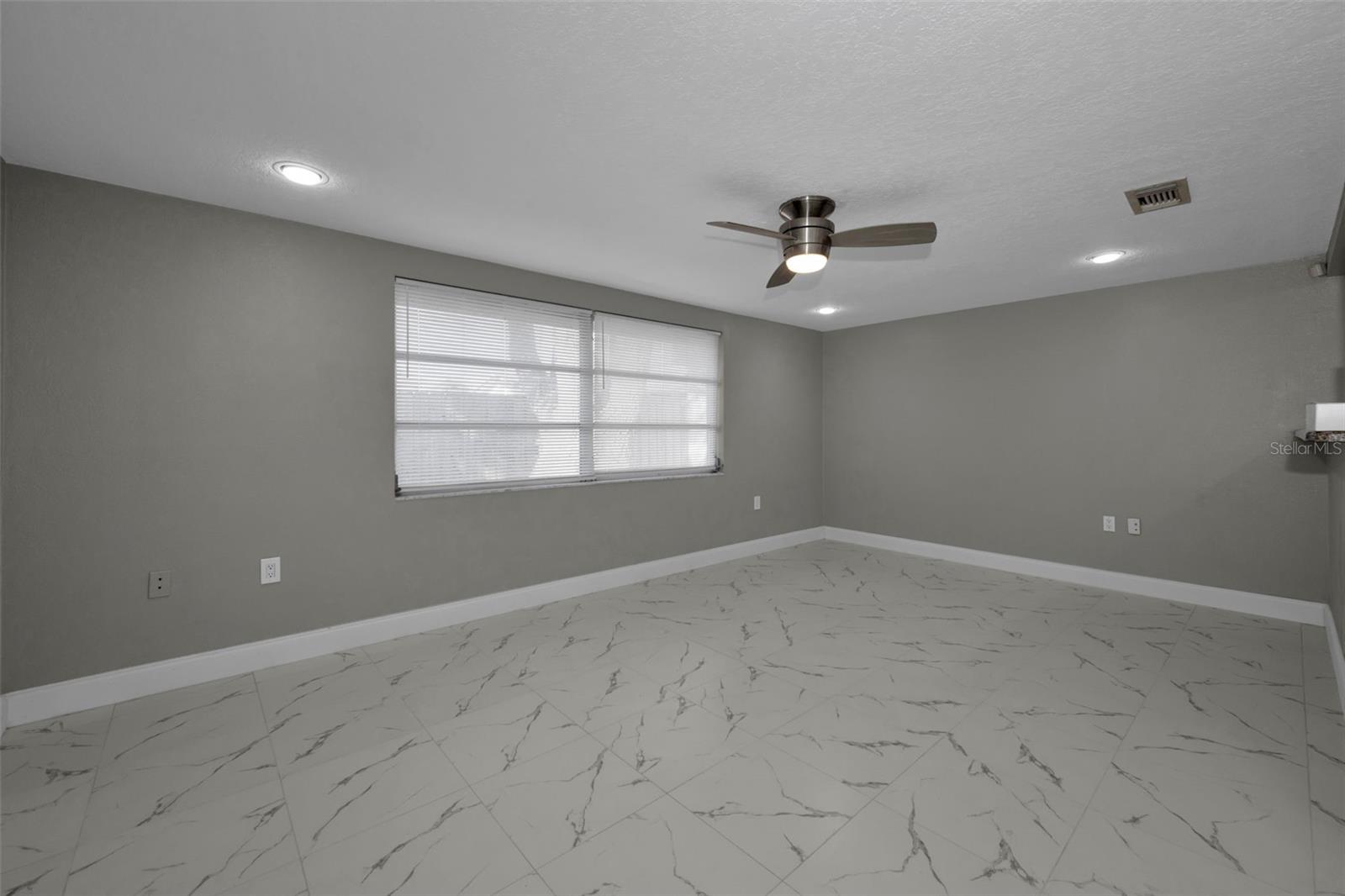 COLONIAL HILLS - Residential