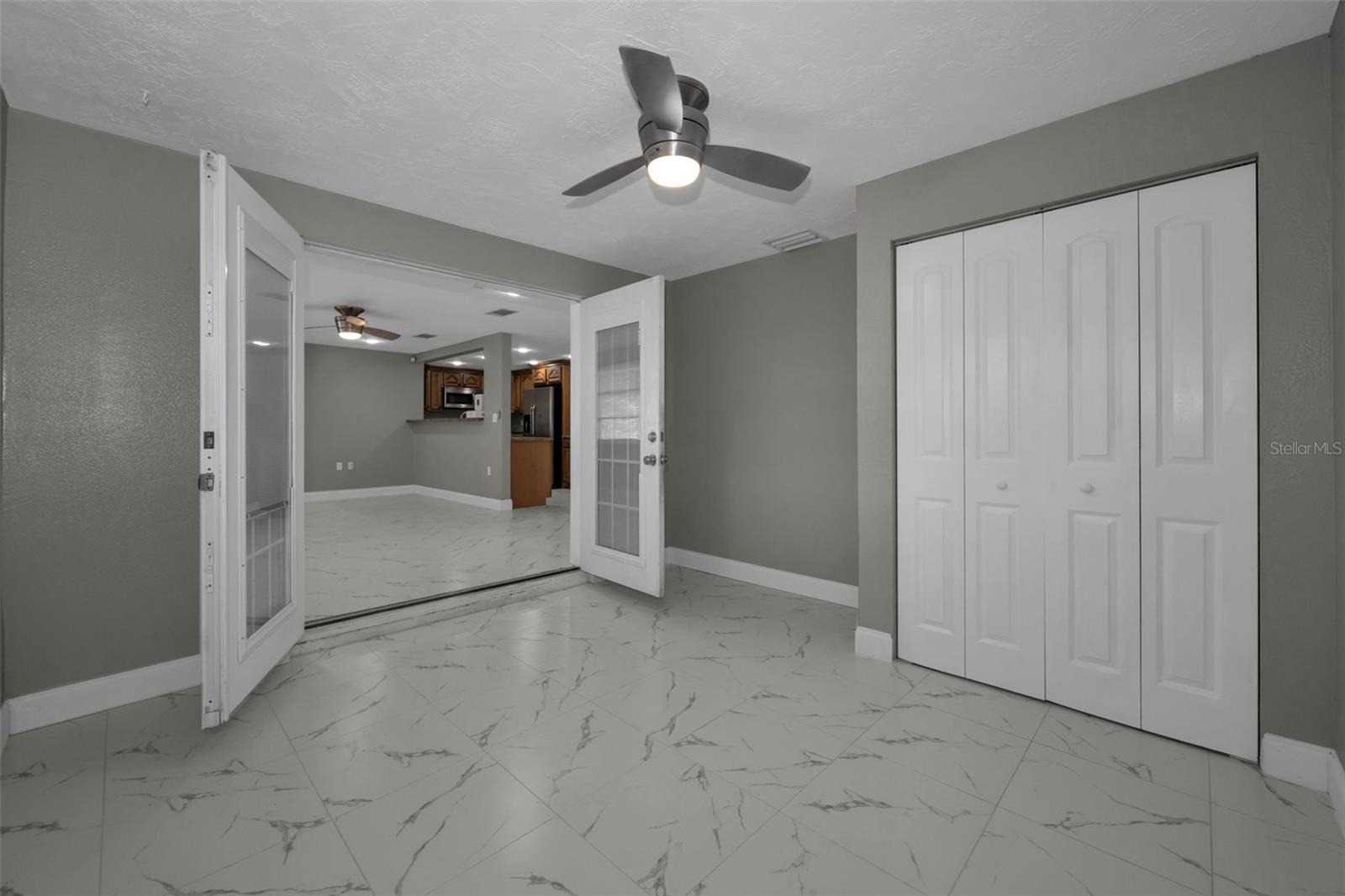 COLONIAL HILLS - Residential