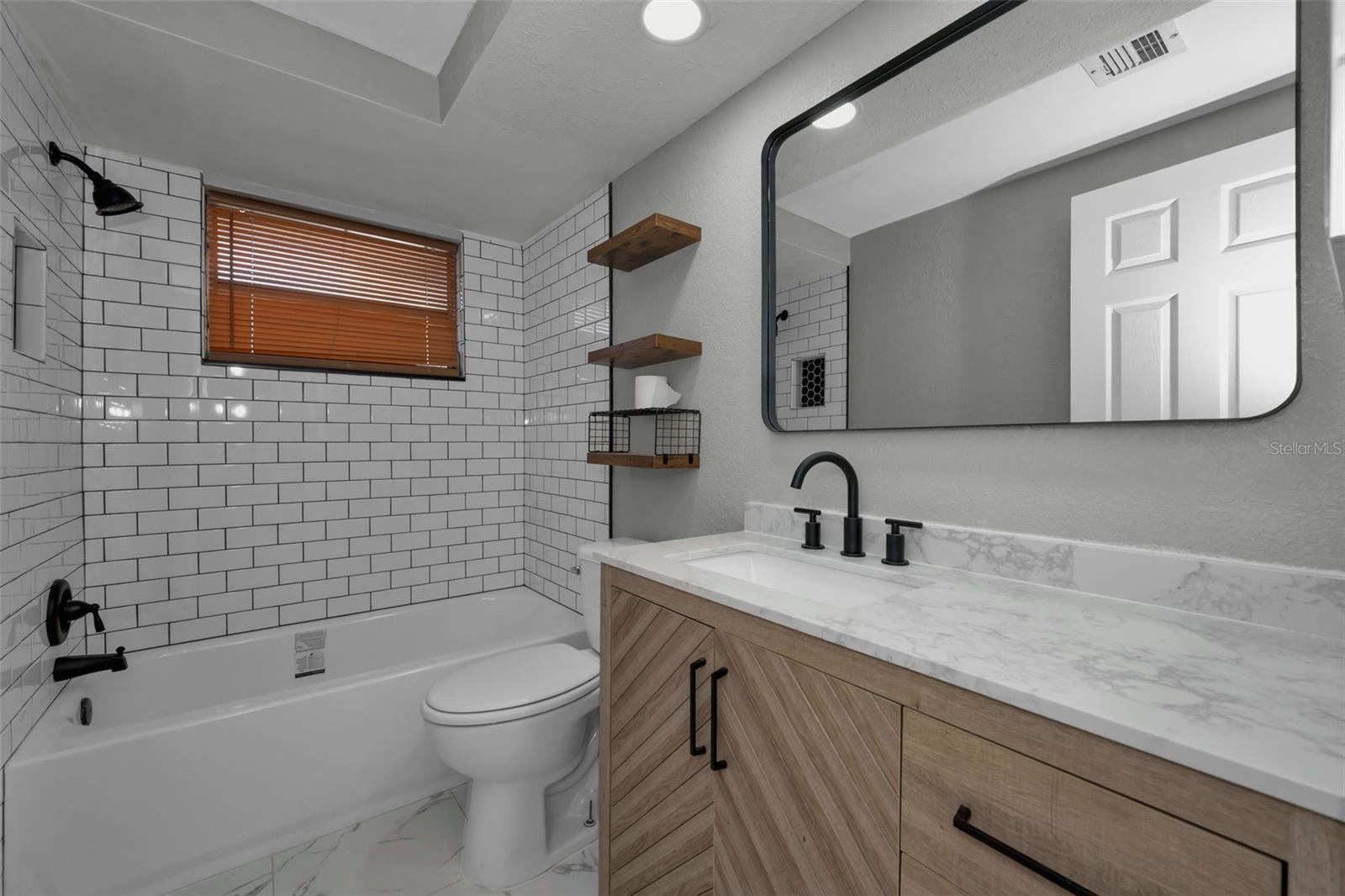 COLONIAL HILLS - Residential