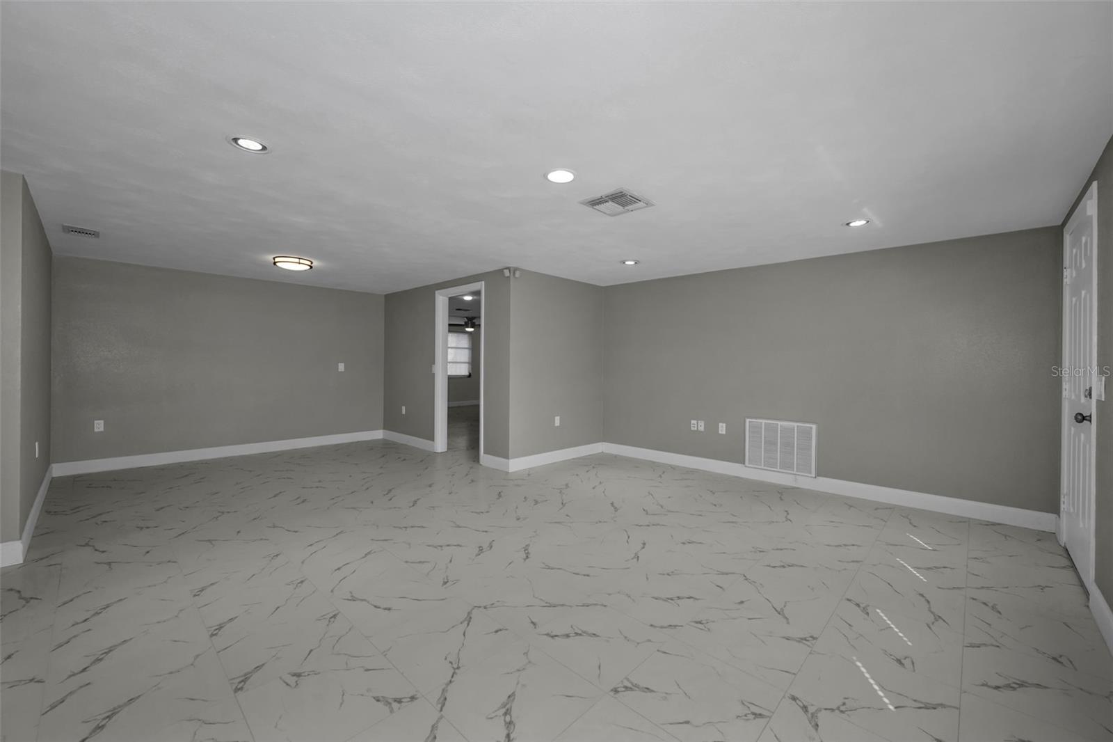 COLONIAL HILLS - Residential