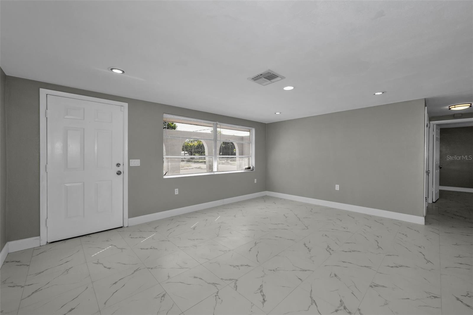 COLONIAL HILLS - Residential