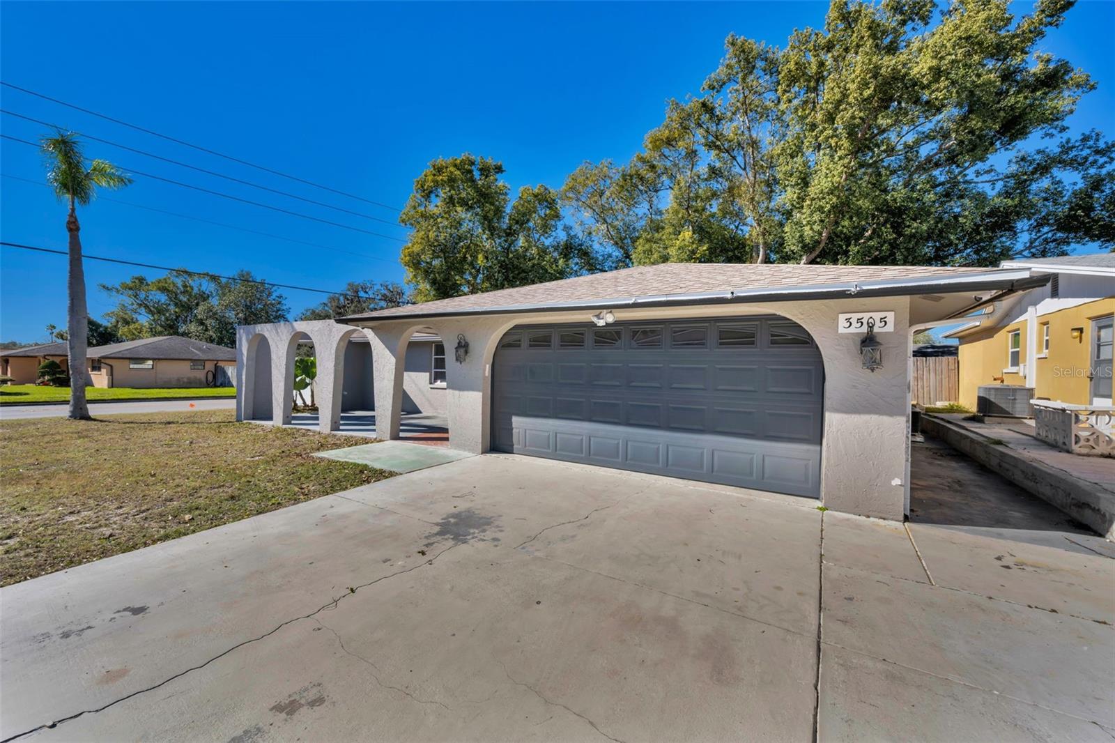 COLONIAL HILLS - Residential