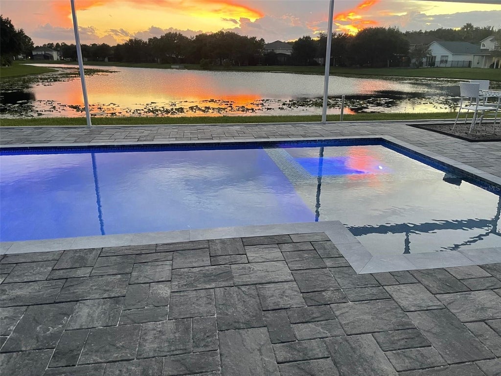 Photo of 5338 Los Palma Vista Drive, Orlando, FL 32837 (MLS # O6426339)