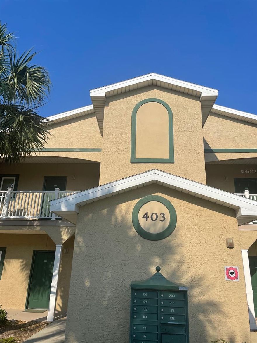 3 BEDROOM, 3 BATH GROUND FLOOR CONDO IN BOUCHELLE ISLAND.
Spacious floorplan with a master bedroom and bath in the back with sliding glass doors to screened in patio. And a mini master in front with its own bath and stand up shower. End unit gives more windows for added natural light.
Tile throughout with new tile in all bedrooms and living room. Kitchen has refrigerator, stove, built in microwave and dishwasher. Stackable washer/dryer in unit.
Condo located on Bouchelle Island and has 2 pools and spas, tennis courts, pickleball courts, and a fitness center.
Located close to downtown New Smyrna Beach, walk to Flagler Ave, bike to the beach.