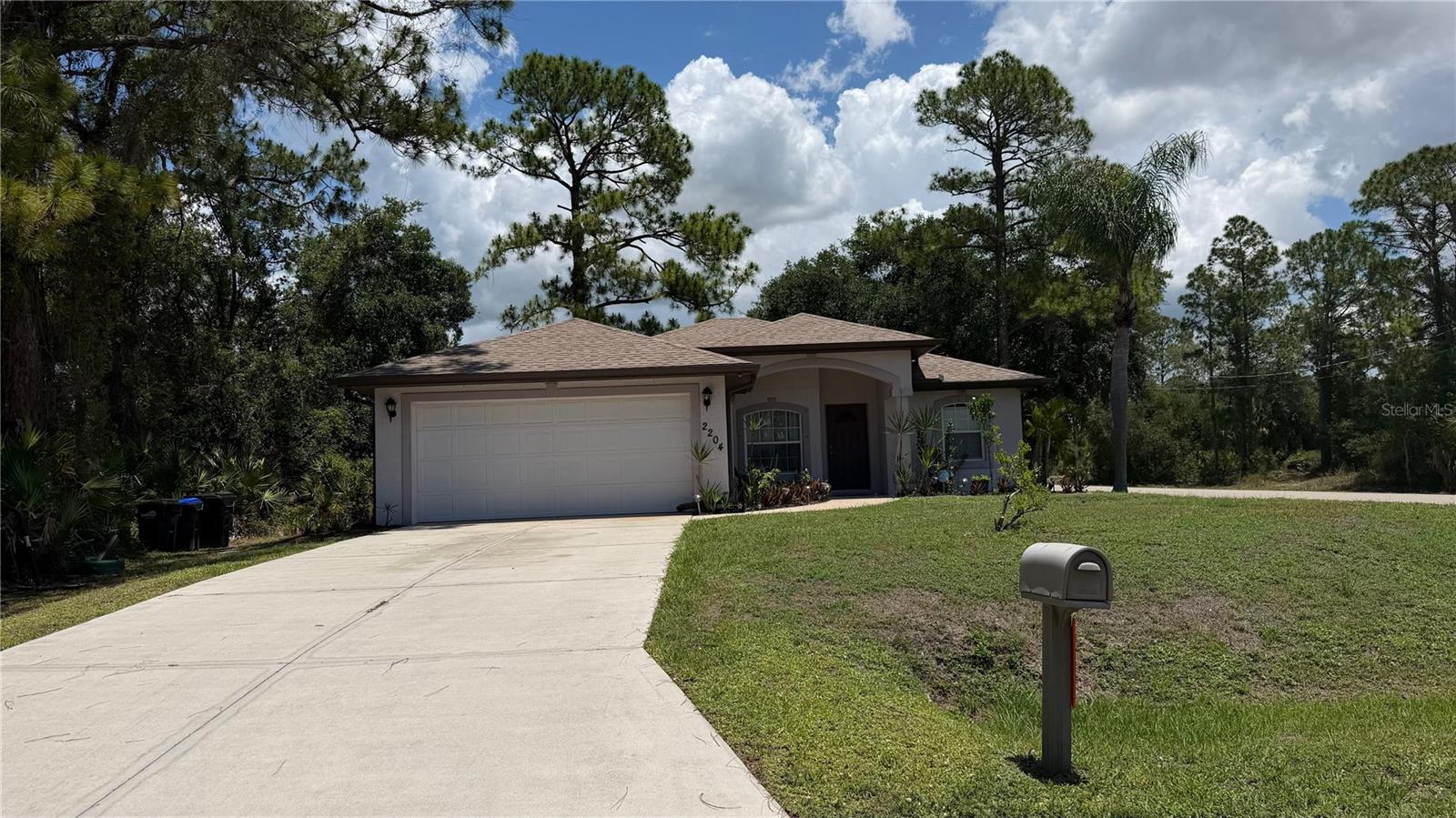 2204 SPARKLE LANE