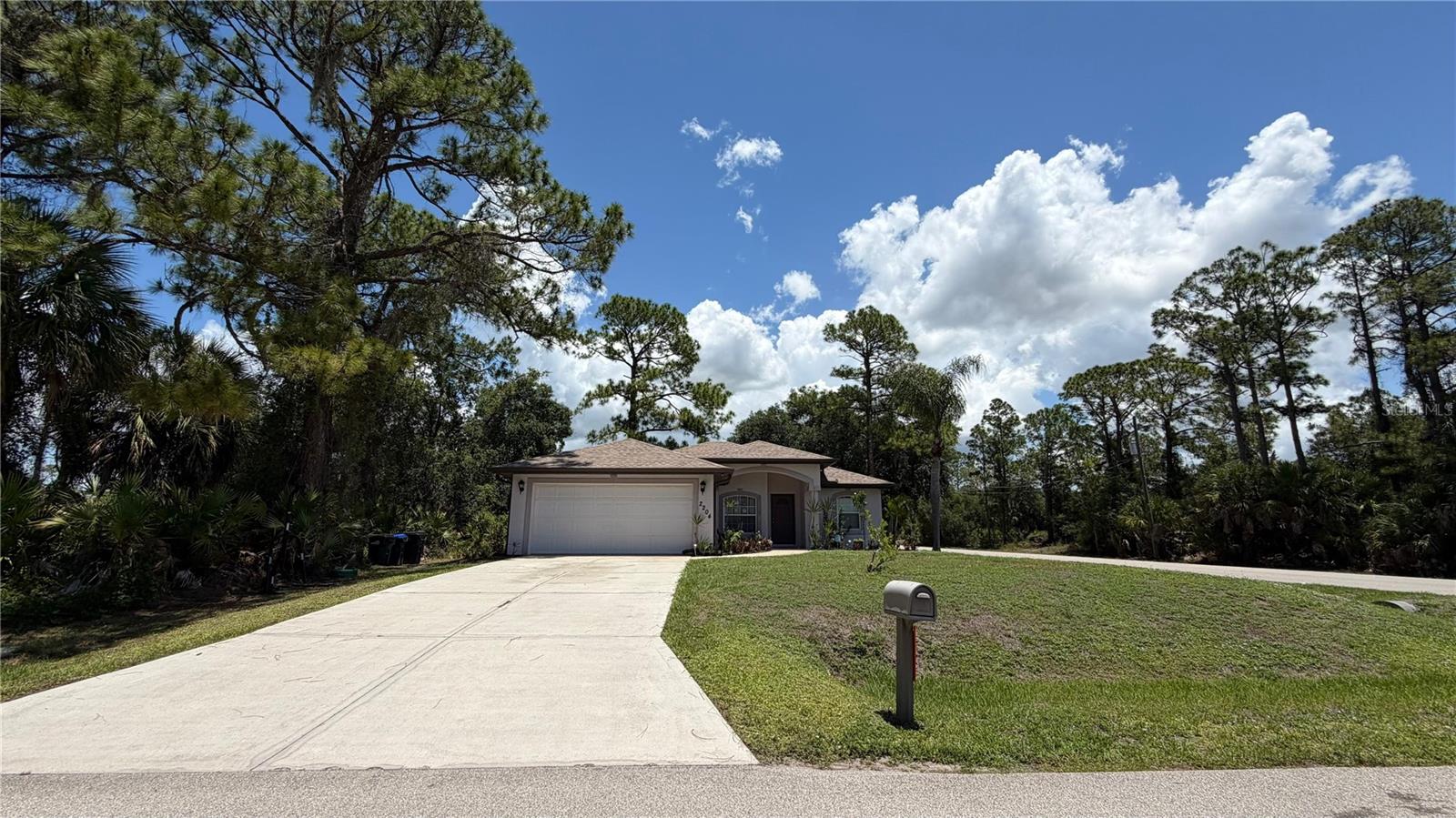 2204 SPARKLE LANE