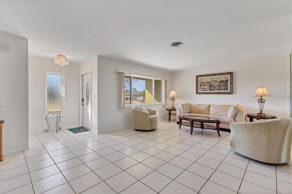Photo of 6824 Roxbury Drive, Sarasota, FL 34231 (MLS # A4669517)