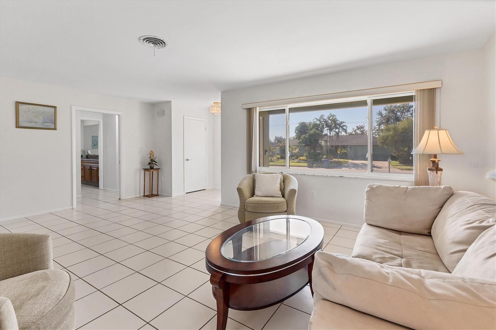 6824 ROXBURY DRIVE