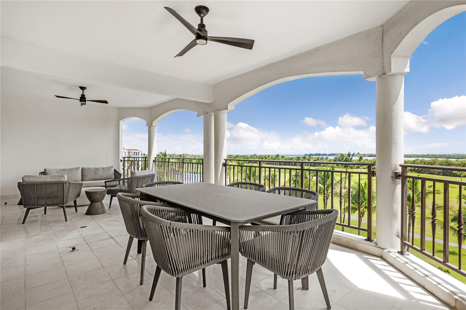 COUNTRY CLUB RESIDENCES - Residential