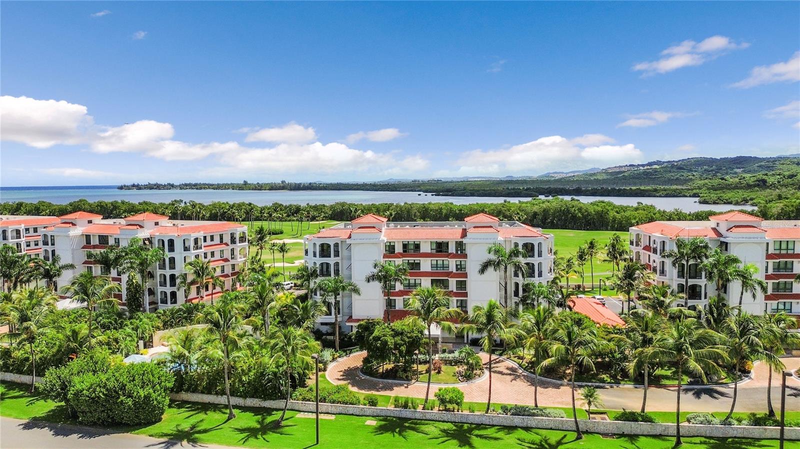 COUNTRY CLUB RESIDENCES - Residential