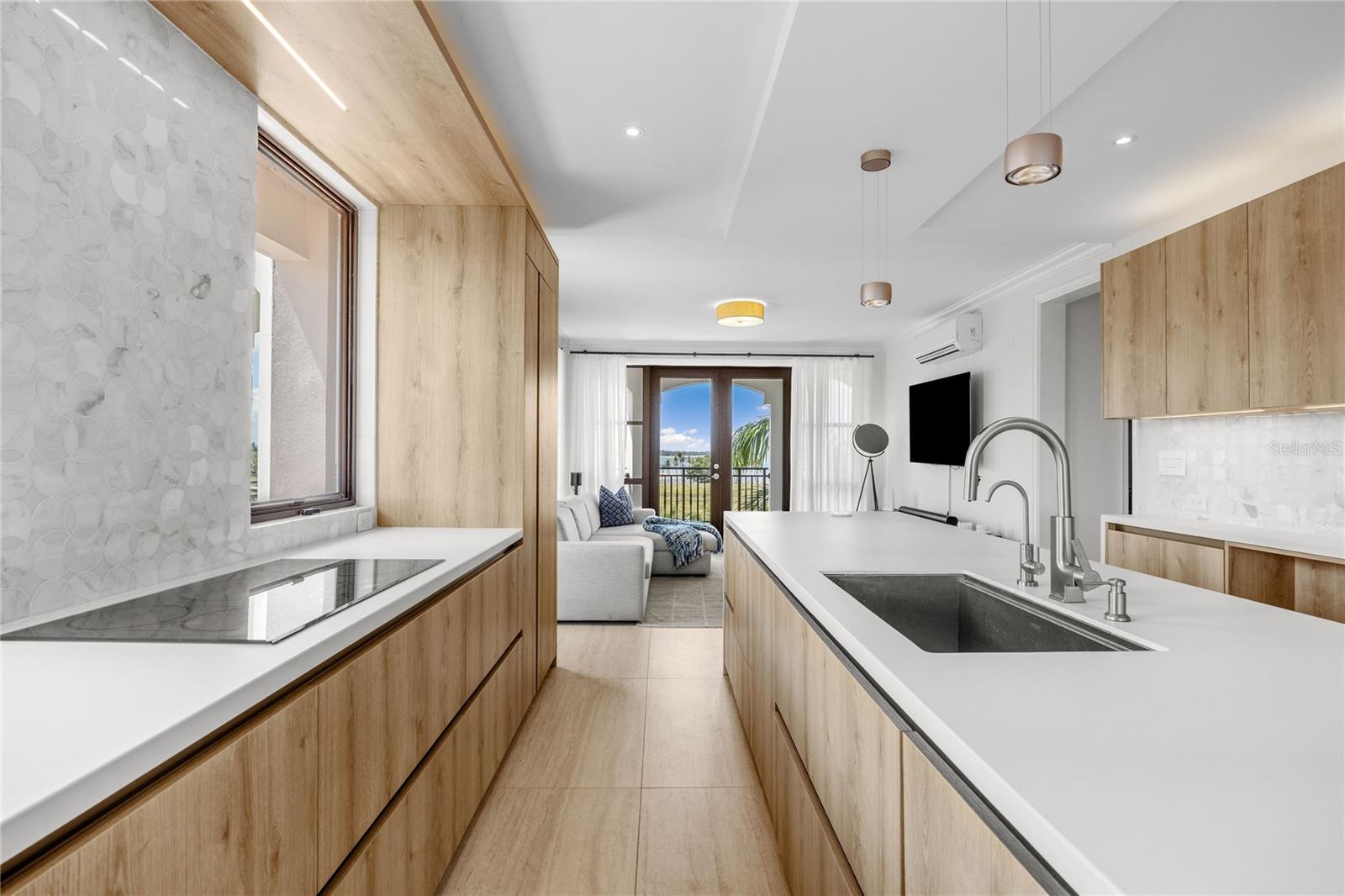 COUNTRY CLUB RESIDENCES - Residential