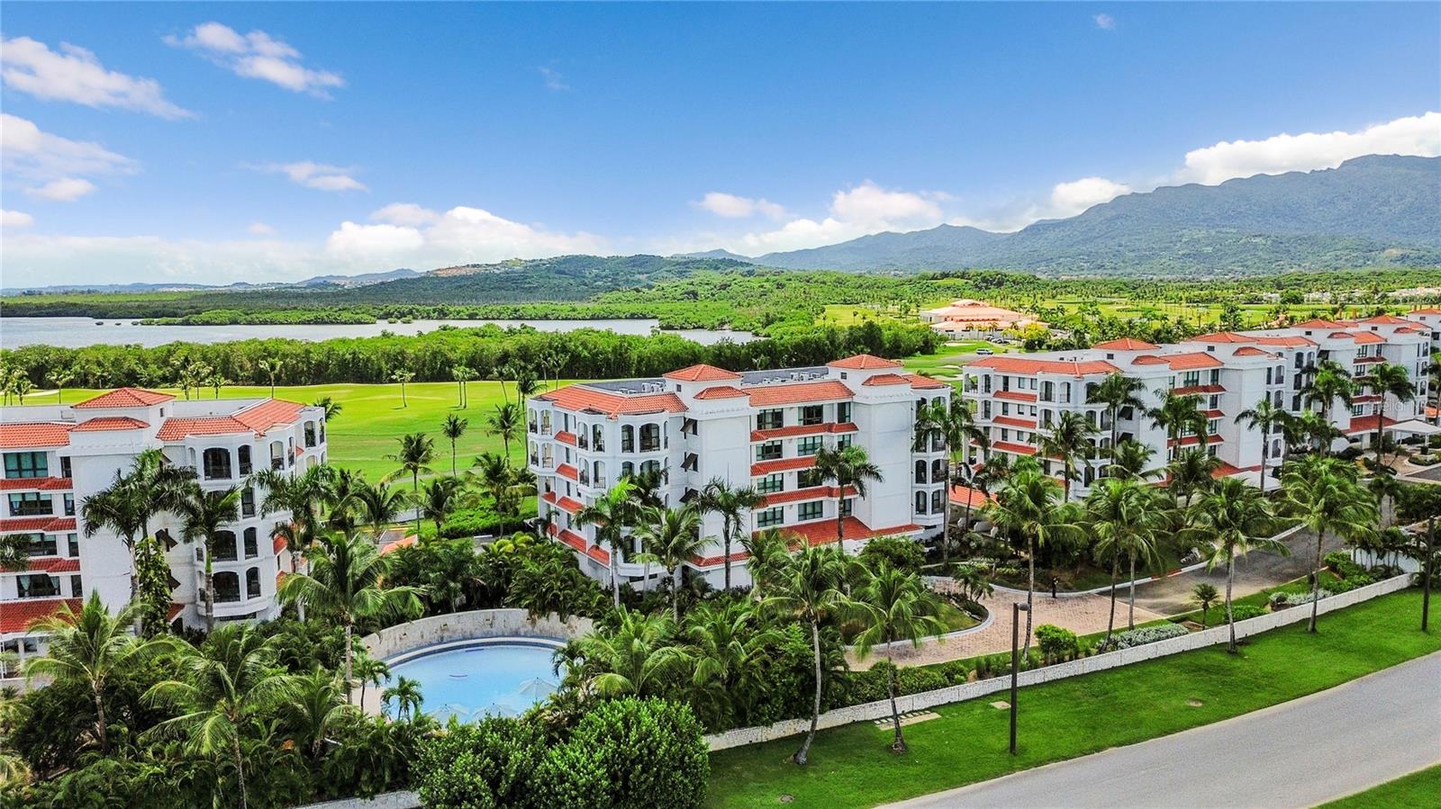 COUNTRY CLUB RESIDENCES - Residential