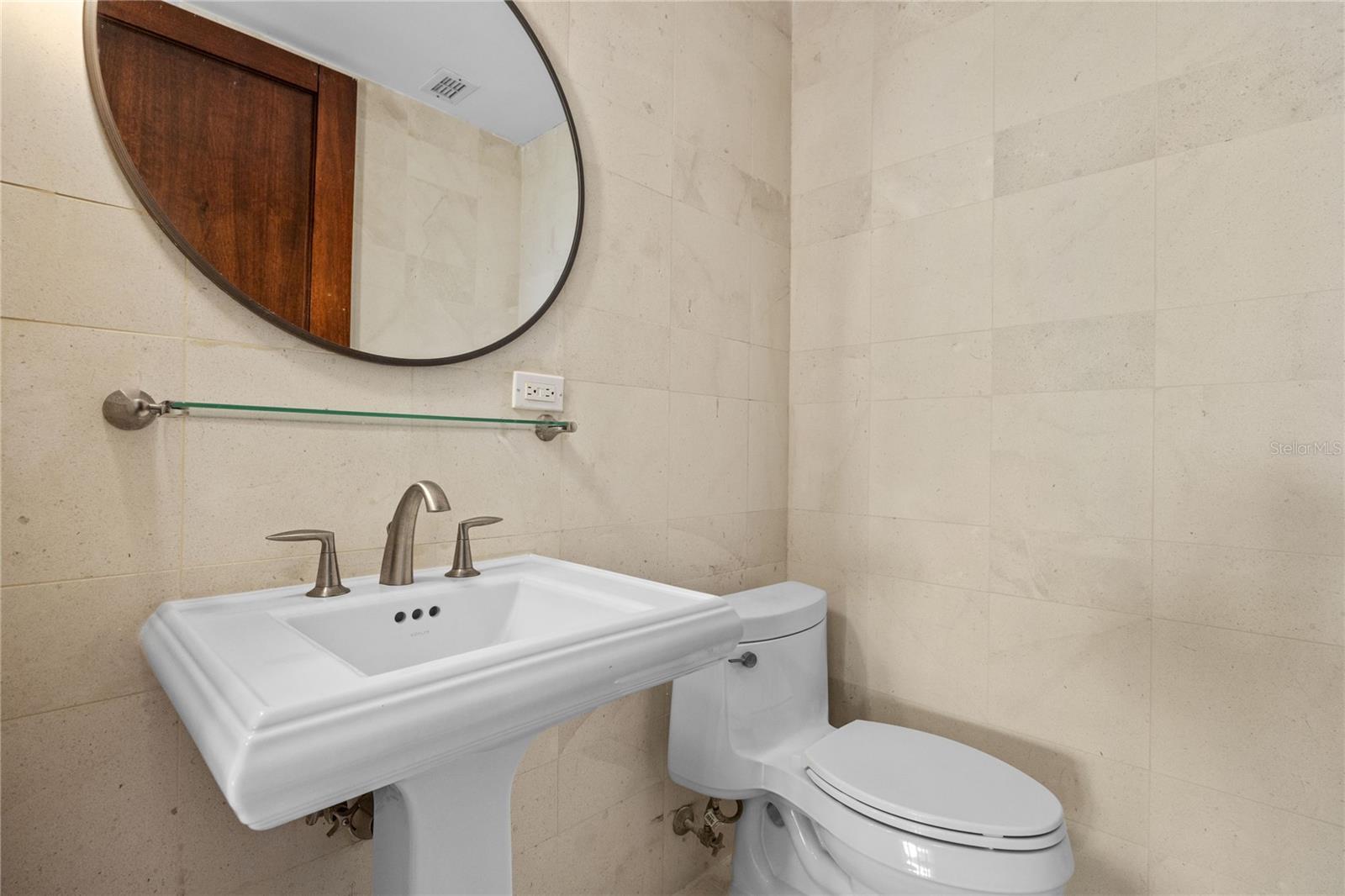 COUNTRY CLUB RESIDENCES - Residential