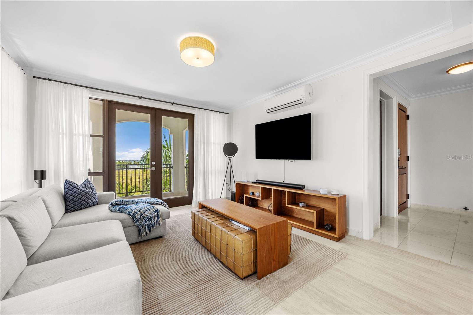 COUNTRY CLUB RESIDENCES - Residential