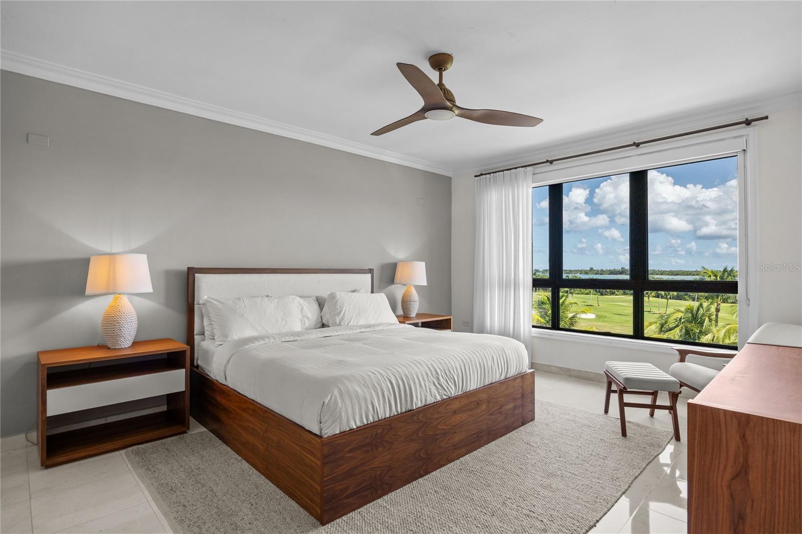 COUNTRY CLUB RESIDENCES - Residential